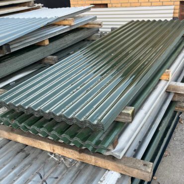 Packs of 25 x 8ft and 25 x 10ft Juniper Green Polyester Painted Corrugated Roofing Sheets