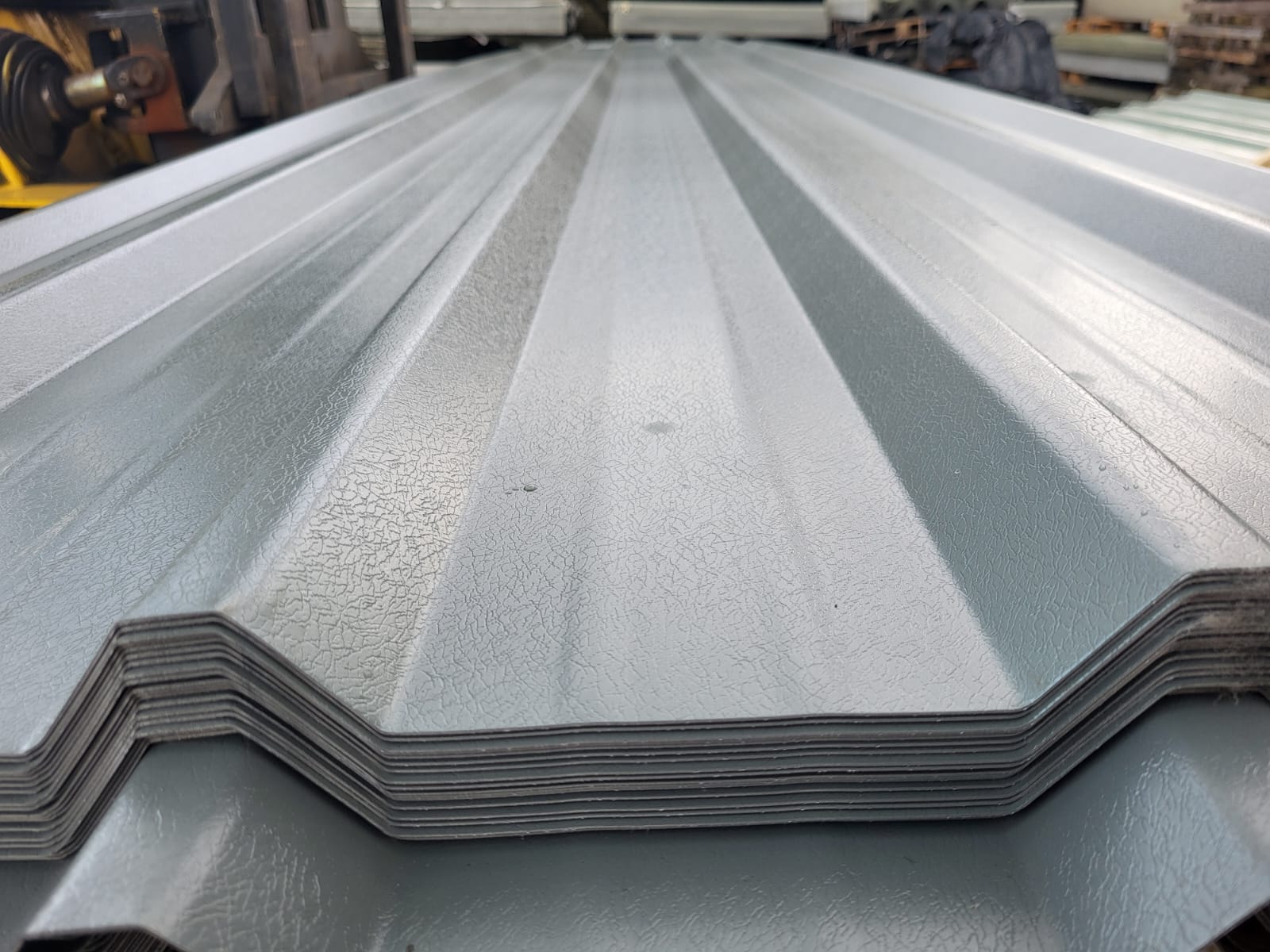 Very Cheap packs of Merlin Grey PVC Coated Leather Grain Finish Galvanised Steel 0.7mm Heavy Gauge Box Profile 32/1000 Roofing Sheets
