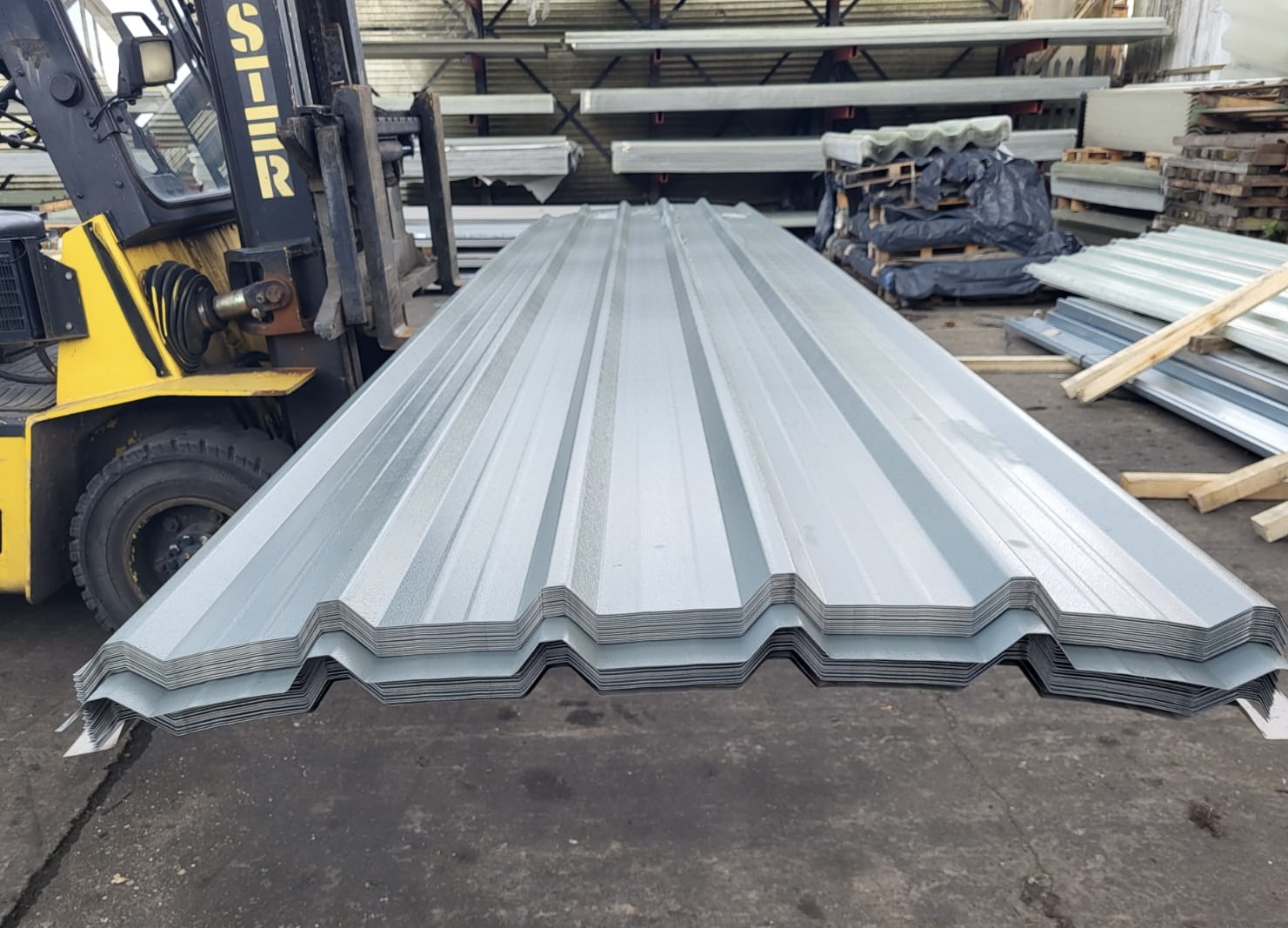 Very Cheap packs of Merlin Grey PVC Coated Leather Grain Finish Galvanised Steel 0.7mm Heavy Gauge Box Profile 32/1000 Roofing Sheets - Image 2