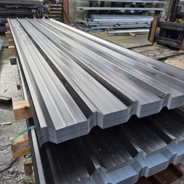 Very Cheap Box Profile Black PVC Plastisol Coated Scintilla 0.7mm Heavy Gauge Galvanised Steel Roofing Sheets from stock