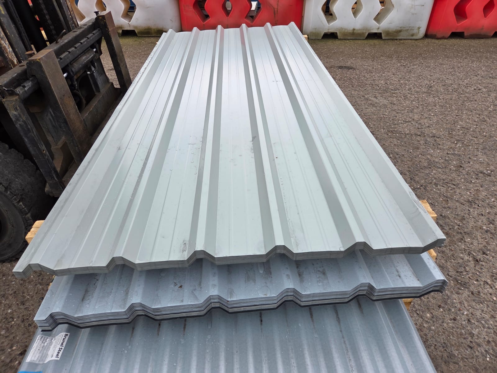 Very Cheap 8ft (2.44m) Merlin Grey PVC Coated Galvanised Steel Box Profile 32/1000 Wall Cladding Sheets, 0.5mm Gauge, 1m cover width once fitted - Image 4