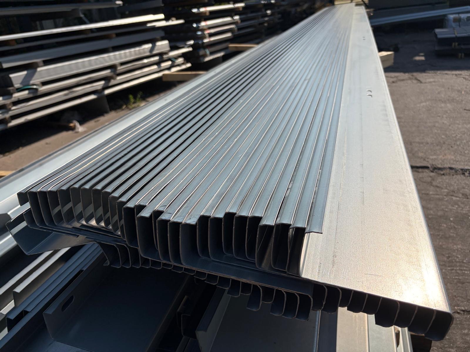 Cheap Pack of Galvanised Steel Z Purlins from Stock (26 x 6.28m lengths) - Image 2