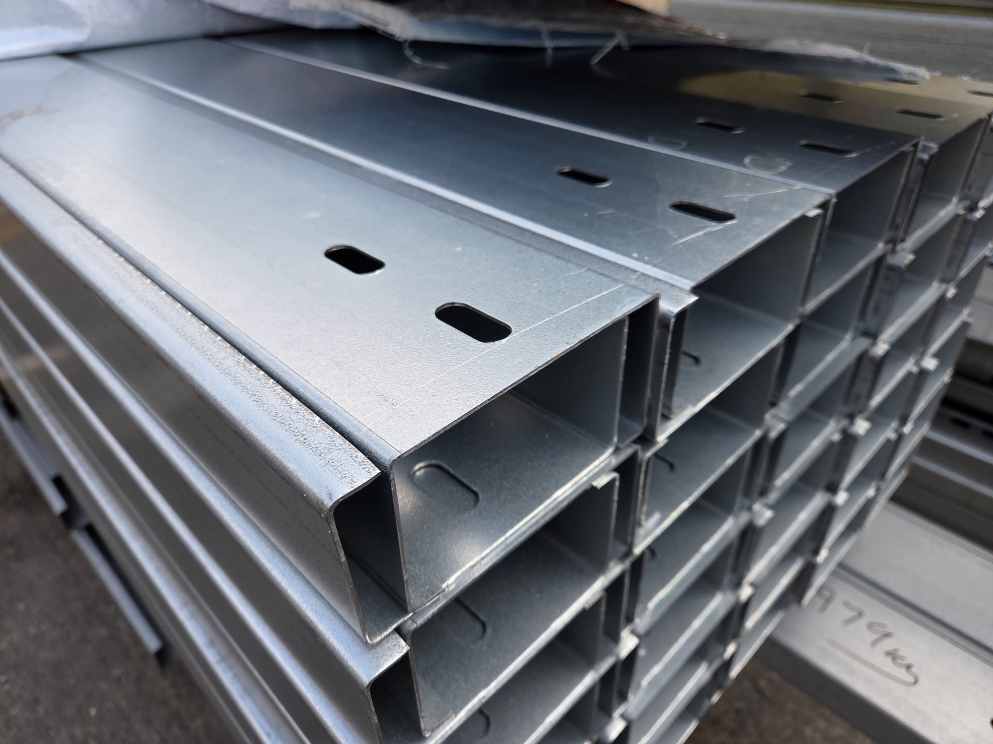 Very Cheap C Section Steel Purlins from Stock – Packs of 6.7m Lengths - Image 2
