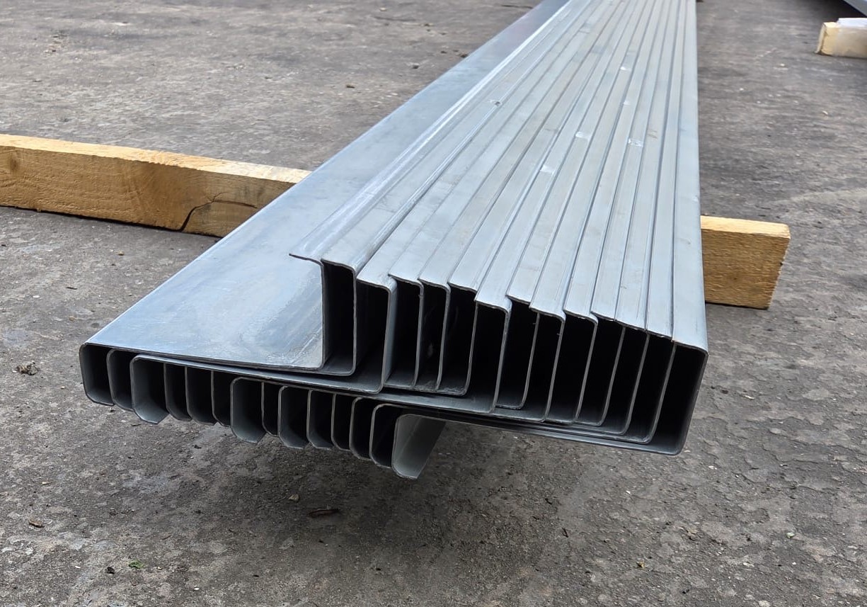 Cheap Pack of Galvanised Steel Z Purlins from Stock (14 x 4.49m lengths) - Image 2