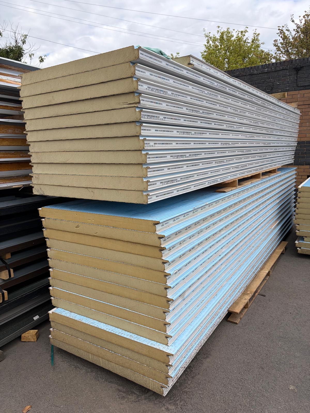 Very Cheap Micro Ribbed Composite Panels / 80mm Insulated Steel Roofing Sheets in White Polyester Coated Finish – Packs of 4.22m & 4.83m to clear